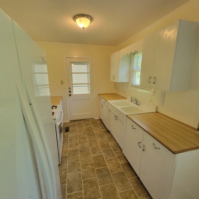 Foto del edificio - 2 Bed, 1 Bath House-Cookeville City Limits