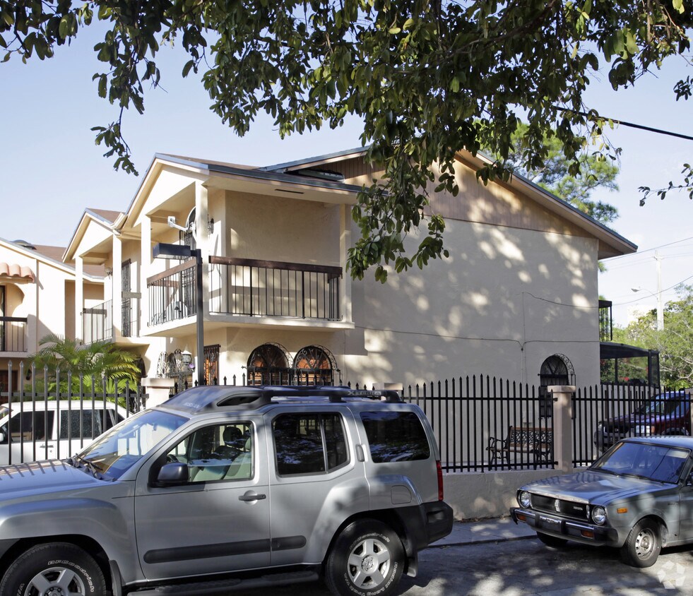 Building Photo - 902-920 SW 7th Ave