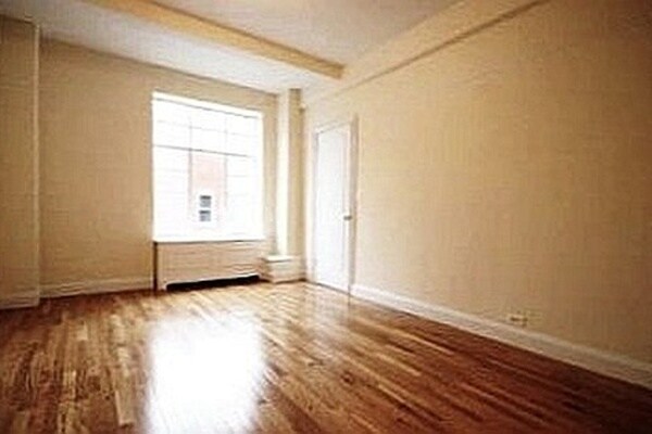 Primary Photo - 1 University Pl