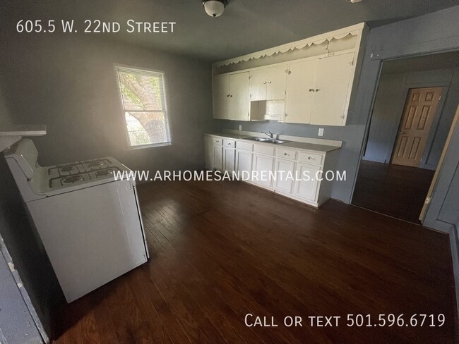 Building Photo - 605.5 W. 22nd Street | $450 | 2 beds, 1 fu...