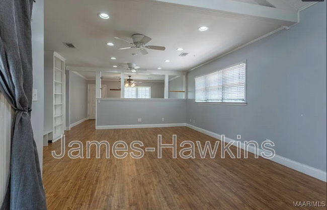 Foto del edificio - 3005 Willow Ln Dr