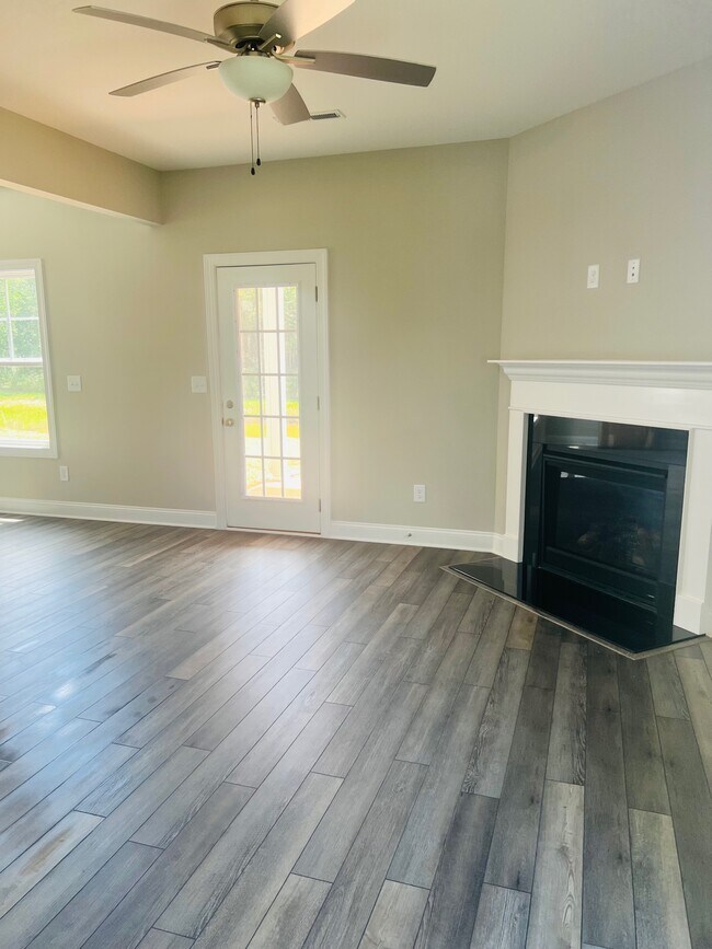 Building Photo - 150 Hanover Ct
