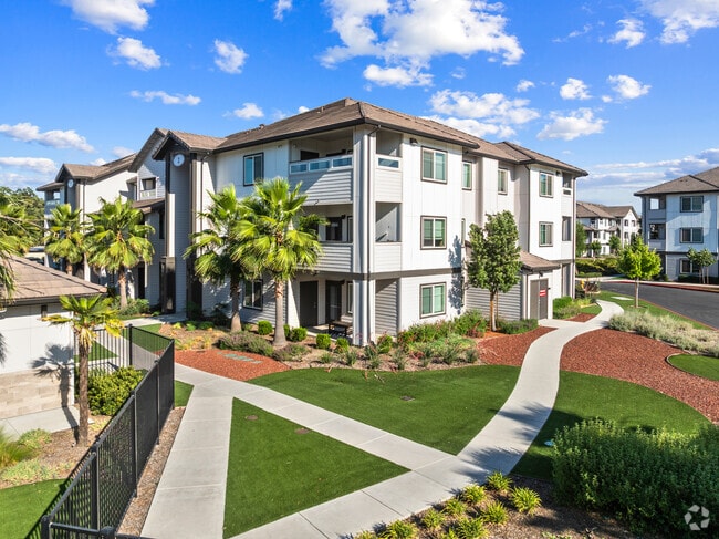 Building Photo - Morada Crossing