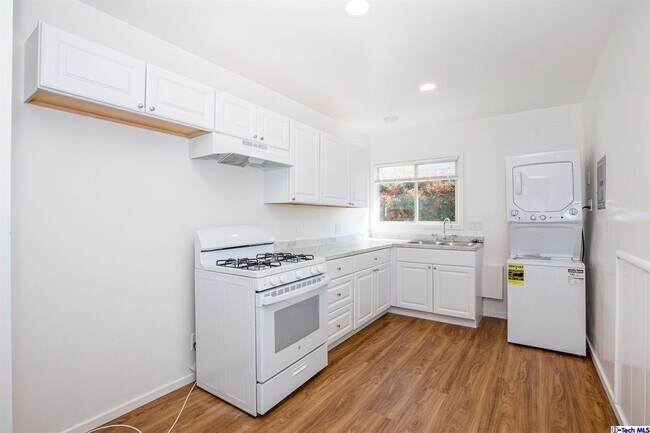 Building Photo - 1169 Spazier Ave