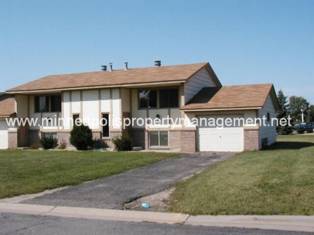 Foto principal - Duplex available in Brooklyn Park.