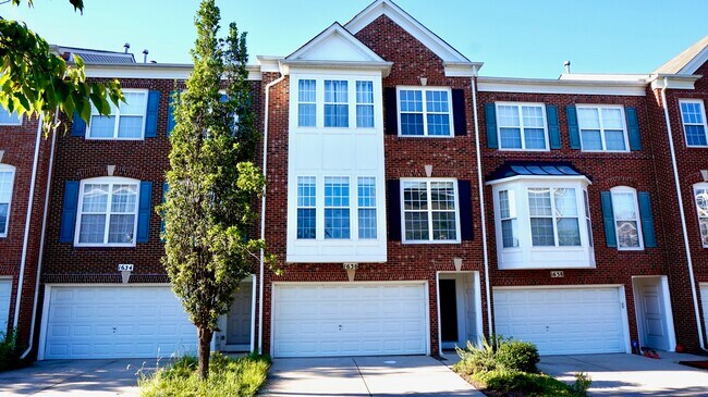 2 car garage - 1636 White Oak Vista Dr