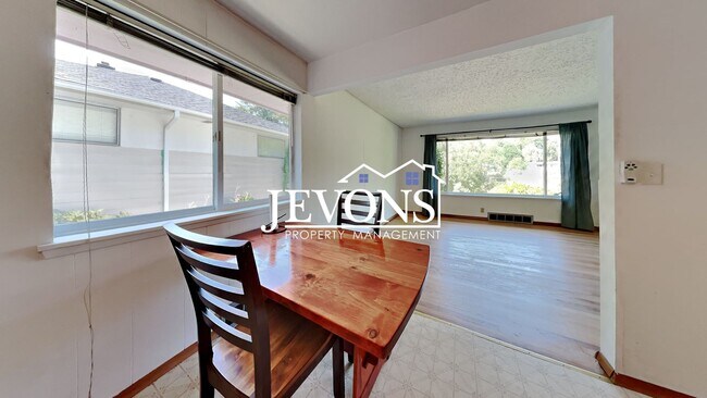 Building Photo - Move-In Ready Gem in Seattle