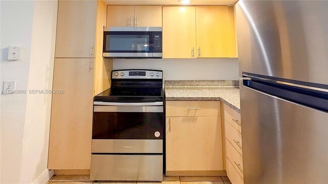 Foto del edificio - 3400 Pinewalk Dr N