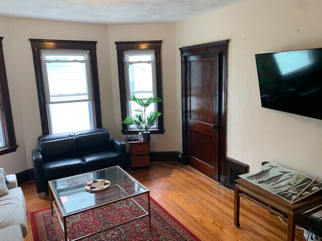 Building Photo - 57 Springfield St