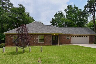 Building Photo - 2708 Terrace Ln