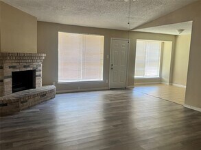 Building Photo - 15826 Willmore Ln