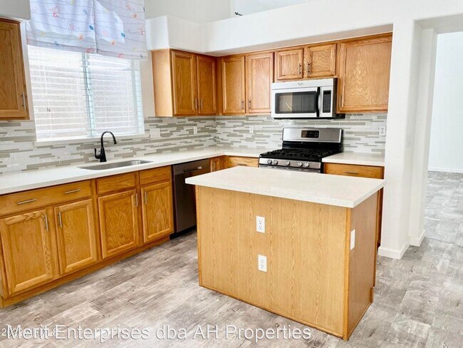 Foto del edificio - 2 br, 2 bath House - 4910 W BEHREND DR