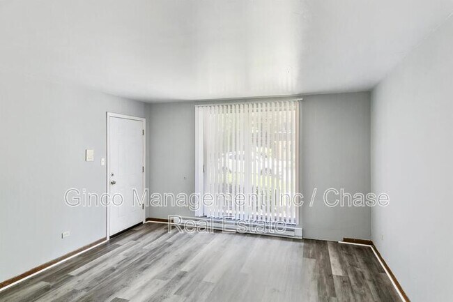 Foto del edificio - 17754 Rosewood Dr