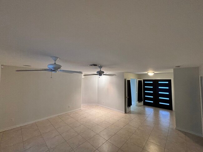 Entry - 17449 Homewood Rd
