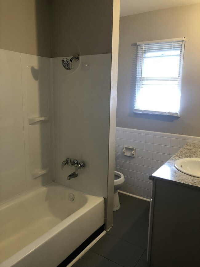 Building Photo - 1621 Kings Mill Ct