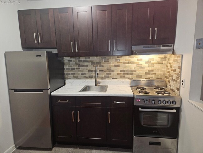 Building Photo - 108-110 Orinoco Dr