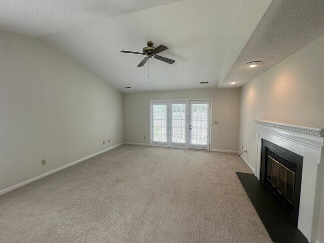 Foto del edificio - Charming End Unit w/2 Bed 2 Bath near Nort...