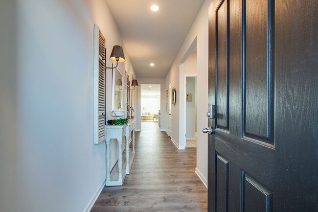 Building Photo - 4 BD, 2 BA, 2 Car Garage, Open Floor Plan!...