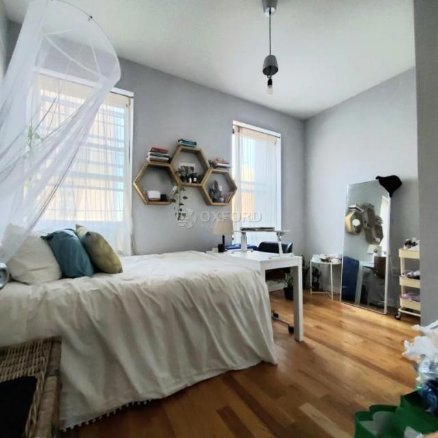 Building Photo - 3 bedroom in Brooklyn NY 11206