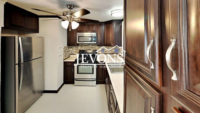 Building Photo - $500.00 Rent Credit - Lovely remodeled 3-b...