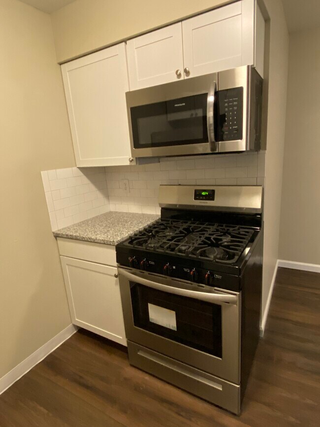 Huron River Wyandotte Apartments Apartments at 2700 6th St Wyandotte