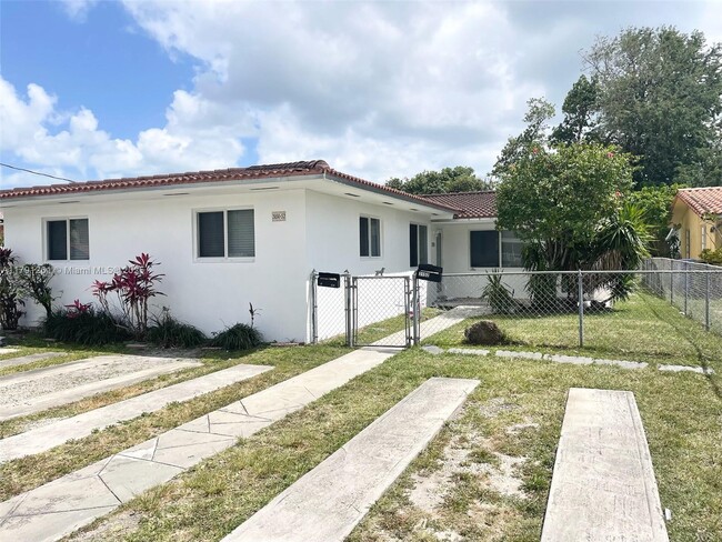 Building Photo - 3150 SW 23rd Terrace