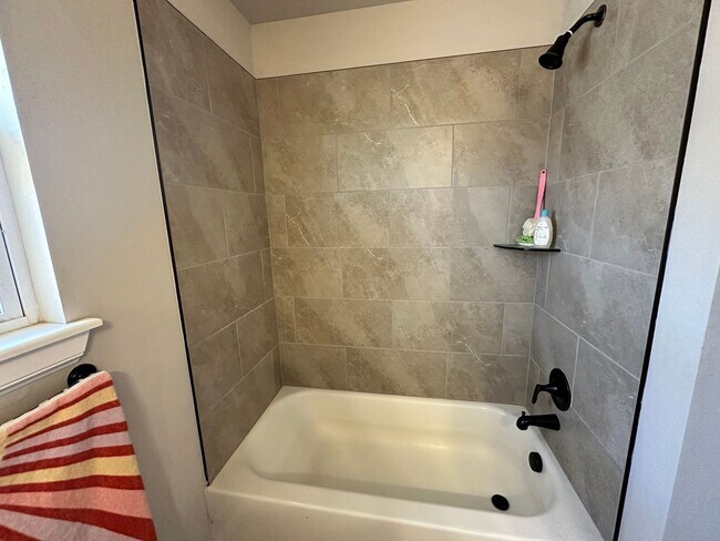 Foto del edificio - Cute 3 bed 2 bath + office in NW OKC