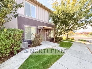 Building Photo - 11303 S River Heights Dr