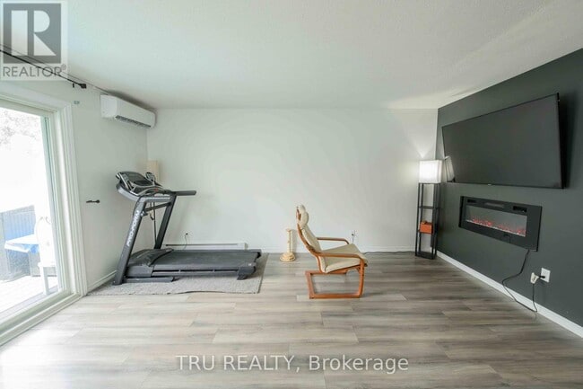 Building Photo - 825-825 Cahill Dr W
