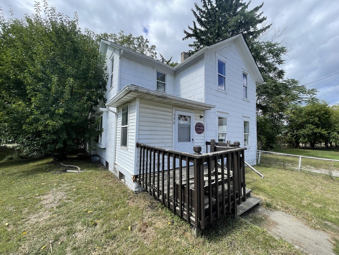 Primary Photo - 598 Wilson St