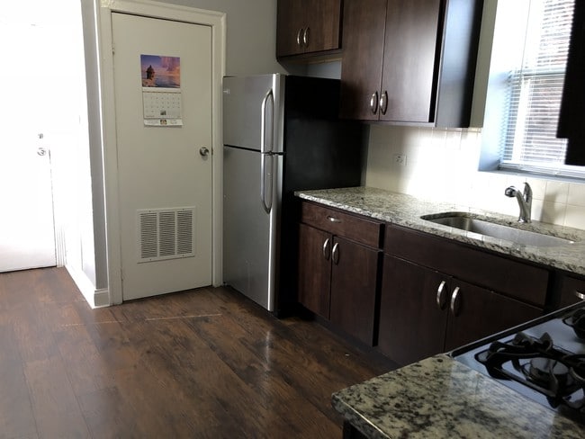 Building Photo - 4876 W Armitage Ave