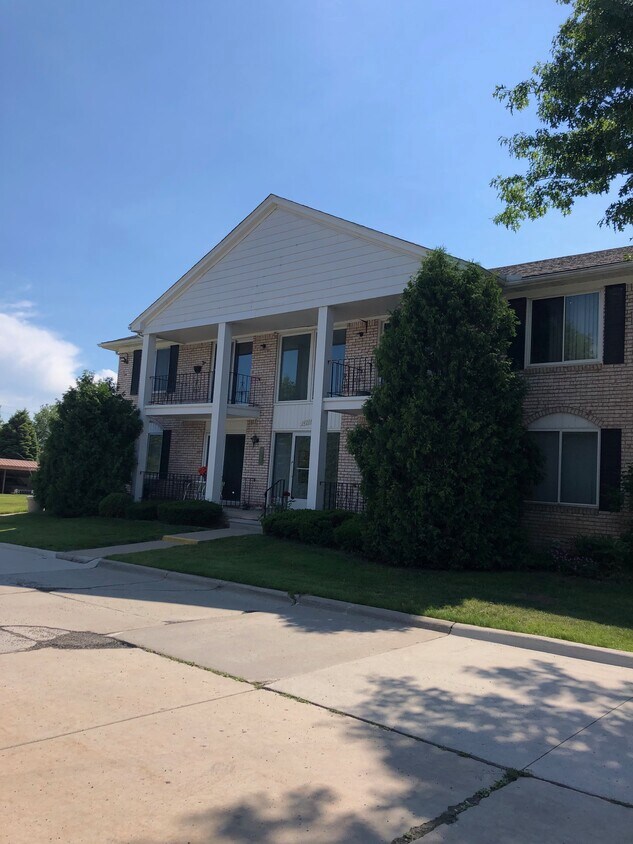 14201 Ivanhoe Drive Unit 3, Sterling Heights, MI 48312 Apartments in