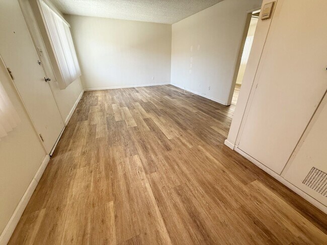 Foto del edificio - 4352 1/2-4352 1/2 McClintock St