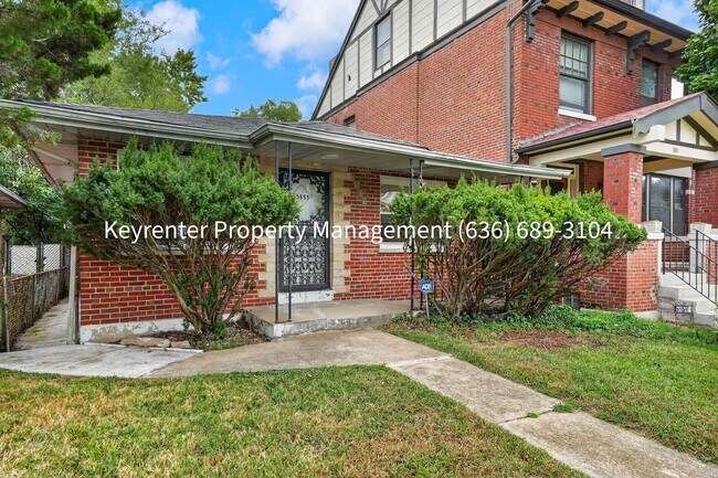 Foto del edificio - 5855 Pershing Ave