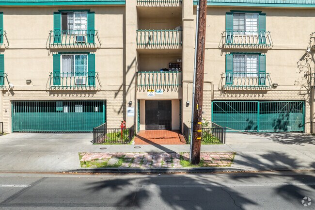 Foto del edificio - Ross Manor