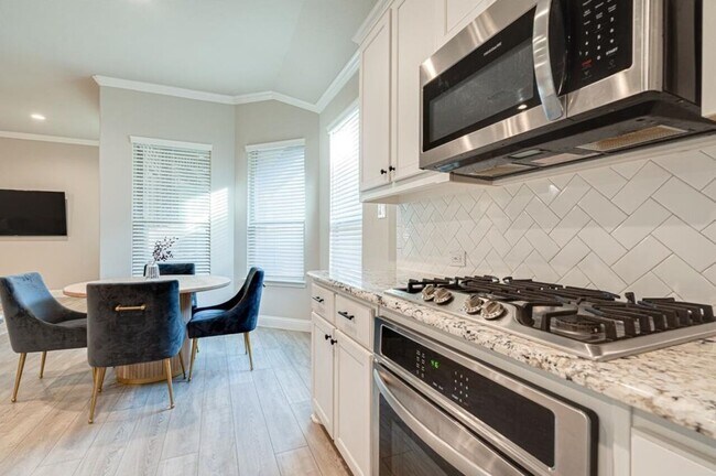 Building Photo - 912 Parkside Dr