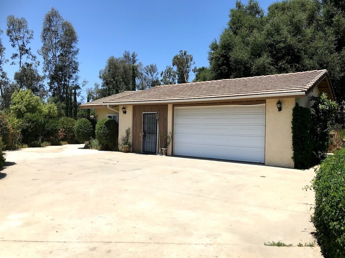 Primary Photo - 12160 Lilac Knolls Rd