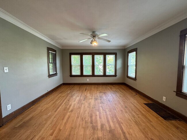 Foto del edificio - 1712 Eastern Ave SE