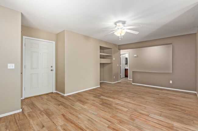 Foto del edificio - Stunning 3 Bed/2 Bath Home in Gated Commun...