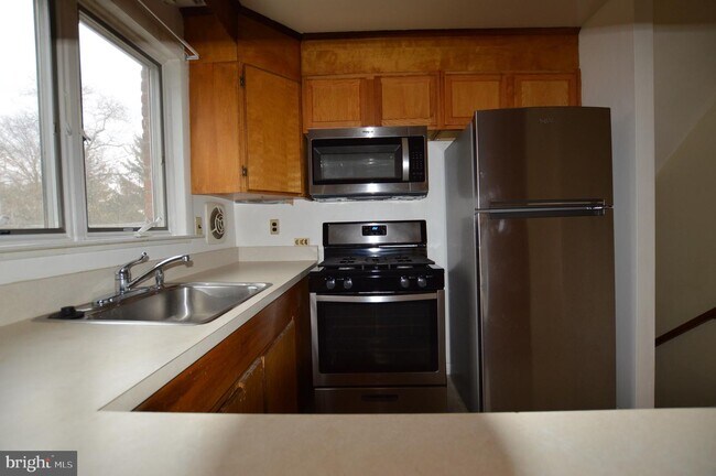 Building Photo - 104 Valley Forge Terrace