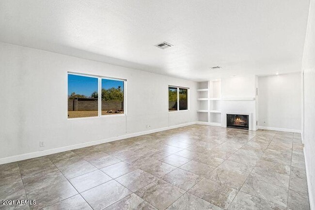 Building Photo - 6518 E Sunnyside Dr