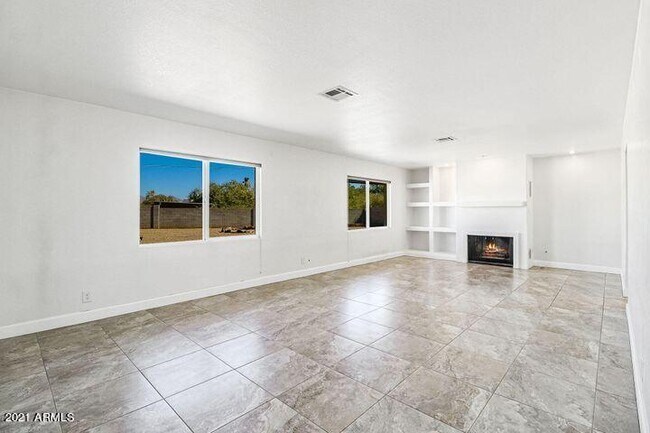 Foto del edificio - 6518 E Sunnyside Dr