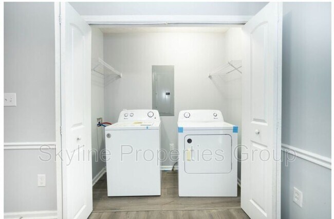 Foto del edificio - 8537 Pineland Dr