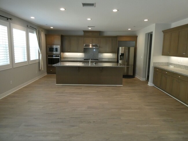 Building Photo - 5 Bedroom Home for Rent in Santa Clarita!