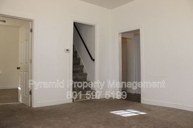 Building Photo - 489 E Center St