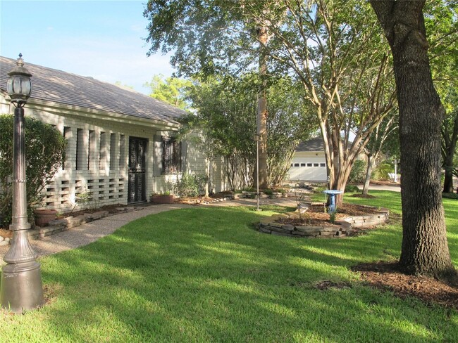 Foto del edificio - 13902 Paradise Valley Drive, Houston, TX 7...