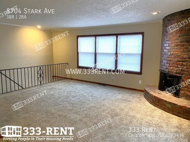 Building Photo - HUGE House in Raytown For You and Your Fam...