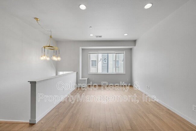 Building Photo - 2249 Glenarm Pl