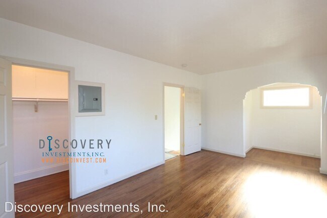 Building Photo - 4346-4348 Townsend Ave