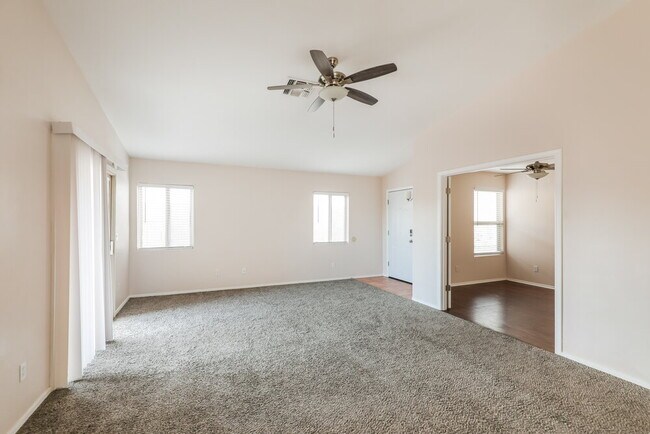 Foto del edificio - 422 W Tara Danette Dr